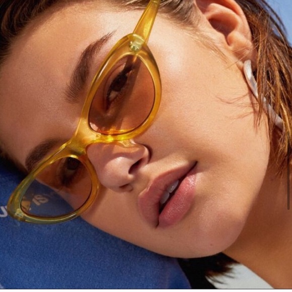 ❌SOLD❌The Sophia Soho’ sunnies - YELLOW - Picture 3 of 7